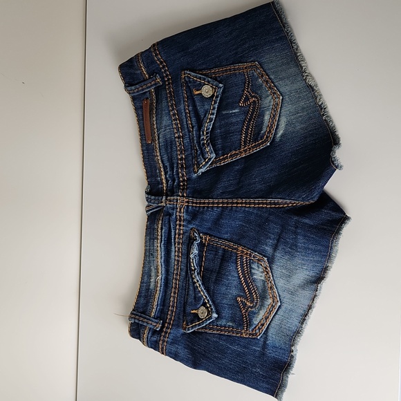 ALMOST FAMOUS Distressed Denim Shorts Medium Wash Size 11 - Picture 4 of 5